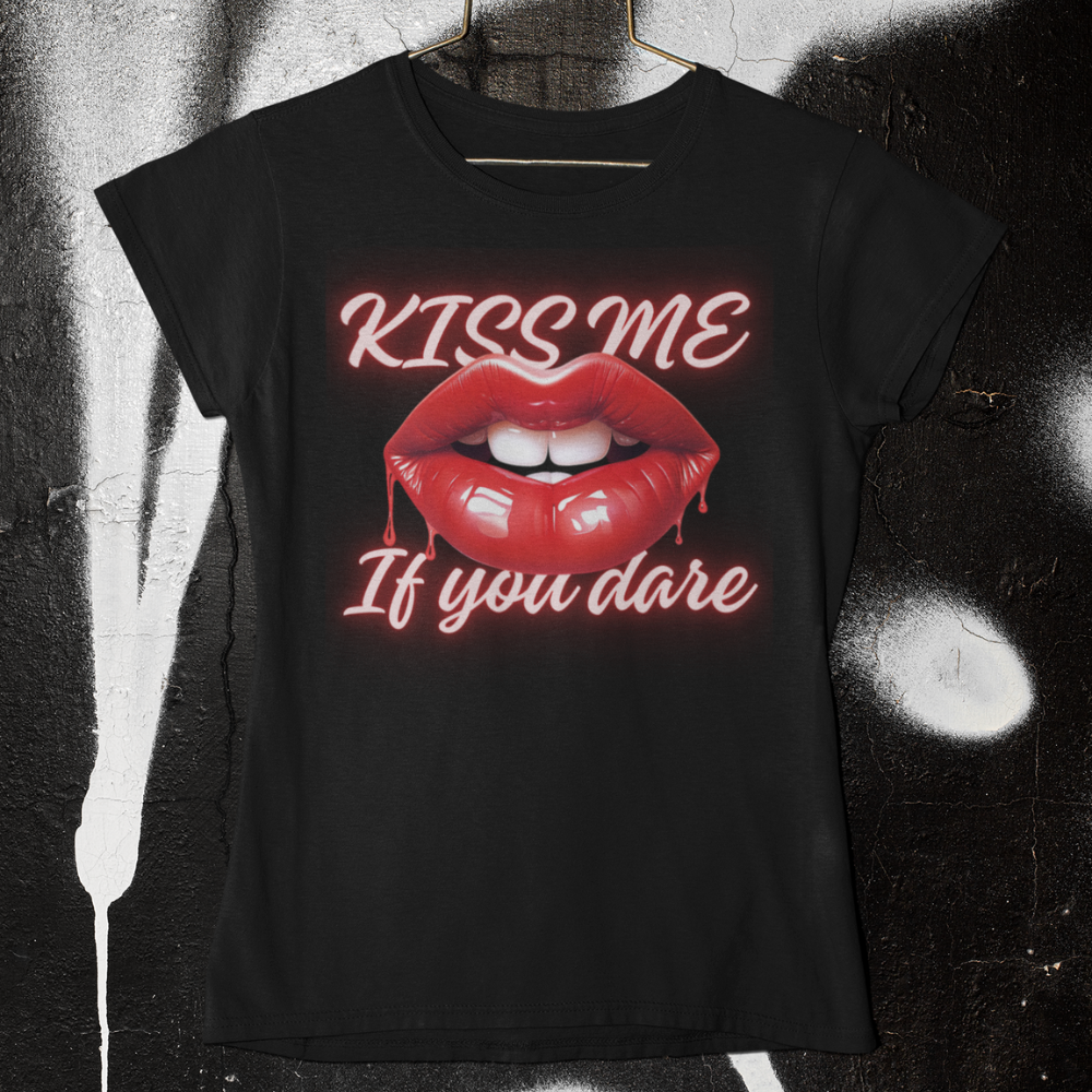 Женска Тениска - Kiss Me